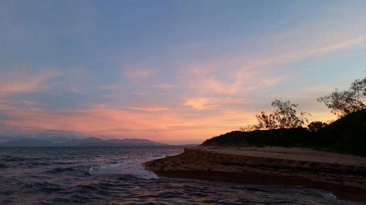 Shambhala Retreat Magnetic Island Cottages Nelly Bay Kültér fotó